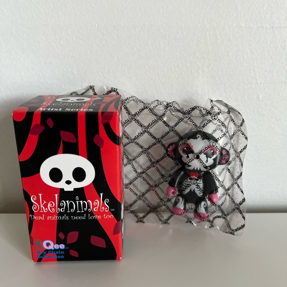 Skelanimals Toy2R Rare Lunabee Qee